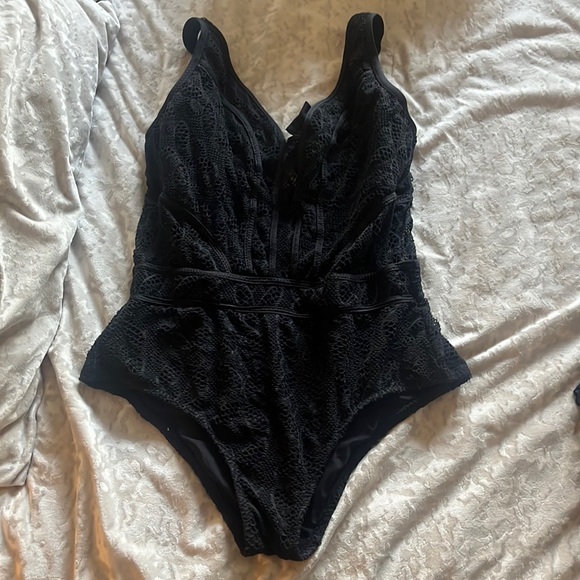 Becca swimsuit - Picture 3 of 7